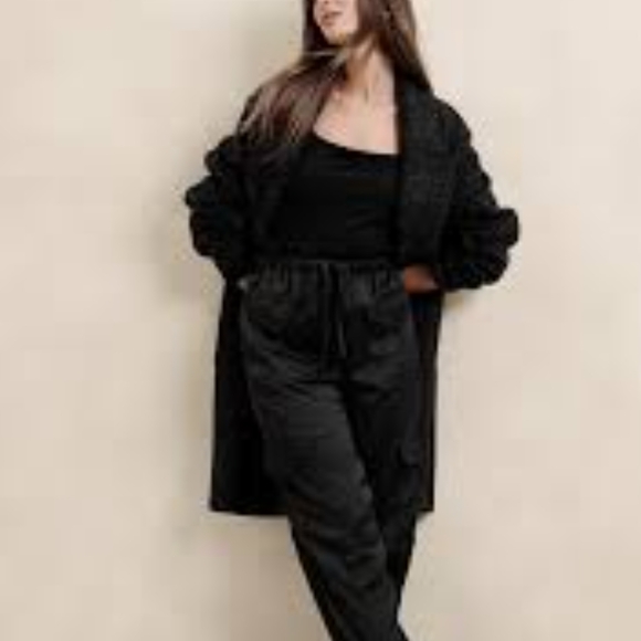 Women's Black Cargo Pants - Picture 3 of 15